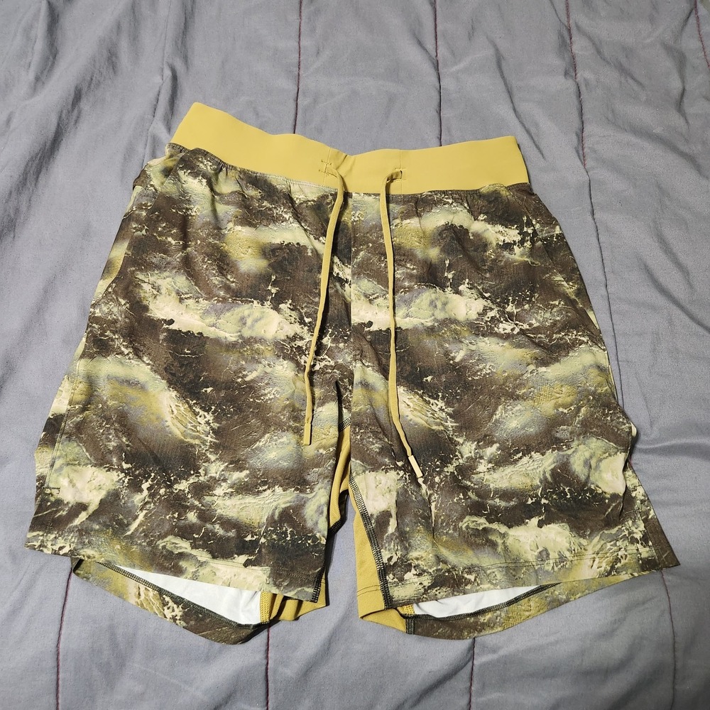 Lululemon Men's Pace Breaker Shorts Geometric Camo Size Medium